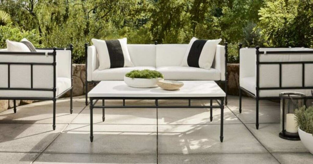 Types of Outdoor Coffee Tables Based on Material