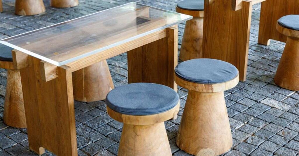 Choose the Right Coffee Table with Stools