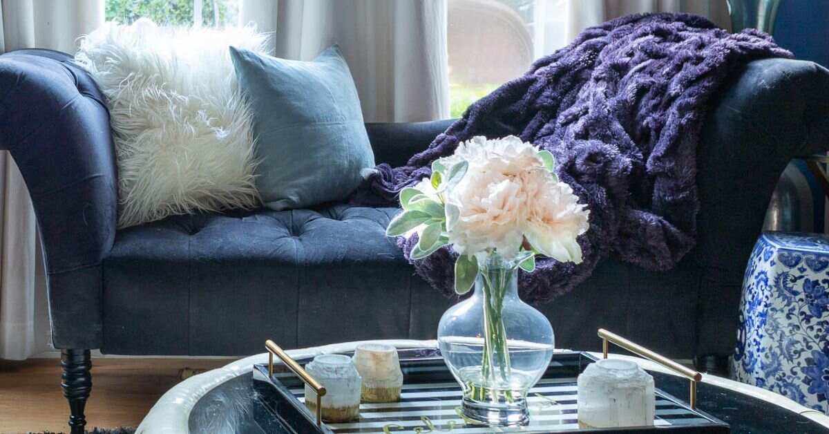 How to Decorate a Round Coffee